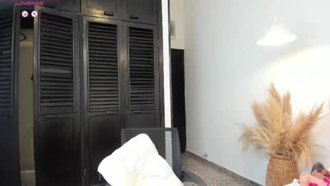 Snapshot of dirtygril chatting on October 21, 6:30 pm Angelica online show from October 21, 6:30 pm