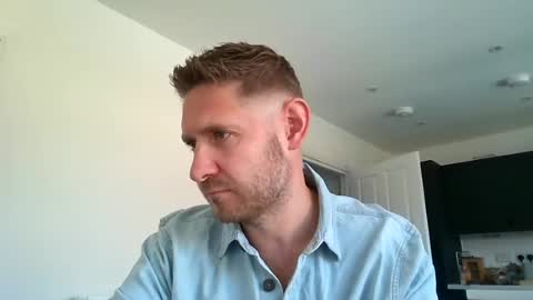 Snapshot of dirtylondon729 chatting on June 29, 10:37 am Exhibitionist Ben online show from June 29, 10:37 am