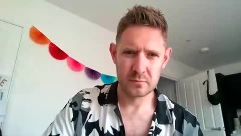 Snapshot of dirtylondon729 chatting on July 10, 8:07 am Exhibitionist Ben online show from July 10, 8:07 am