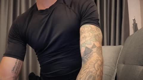 Snapshot of dirtyprettyboi chatting on December 15, 3:53 pm buy tokens with link online show from December 15, 3:53 pm