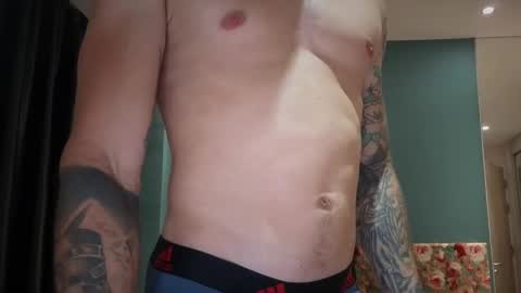 Snapshot of dirtyprettyboi chatting on December 18, 10:19 am buy tokens with link online show from December 18, 10:19 am
