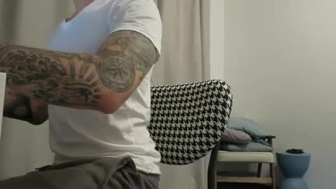 Snapshot of dirtyprettyboi chatting on November 17, 8:25 pm buy tokens with link online show from November 17, 8:25 pm