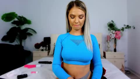 Chloe online show from October 1, 9:04 am