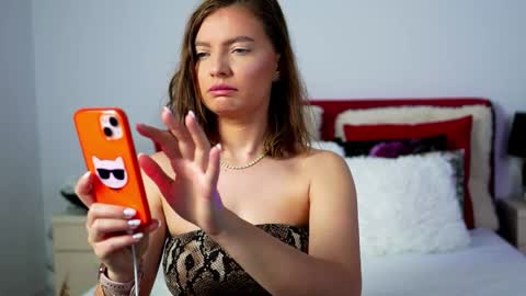 Snapshot of dirtystudentgirl chatting on May 27, 7:27 am Chloe online show from May 27, 7:27 am