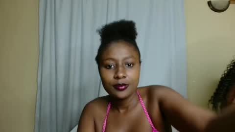 Snapshot of disah_002 chatting on October 22, 12:33 am disah_002 online show from October 22, 12:33 am