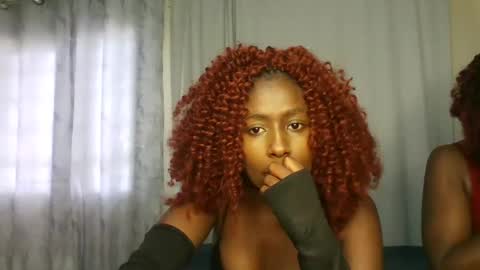 Snapshot of disah_002 chatting on December 5, 9:40 am disah_002 online show from December 5, 9:40 am