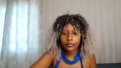 Snapshot of disah_002 chatting on May 8, 8:52 am disah_002 online show from May 8, 8:52 am