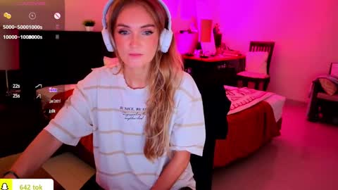 Snapshot of disney__princess chatting on September 21, 6:04 am JASMINE online show from September 21, 6:04 am