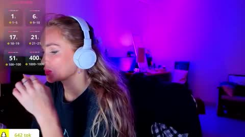 Snapshot of disney__princess chatting on September 25, 5:44 am JASMINE online show from September 25, 5:44 am