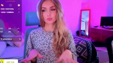 Snapshot of disney__princess chatting on October 23, 3:28 am JASMINE online show from October 23, 3:28 am