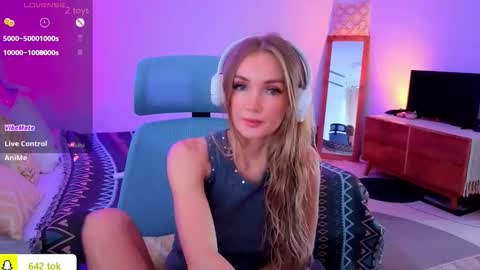 Snapshot of disney__princess chatting on November 10, 4:11 am JASMINE online show from November 10, 4:11 am