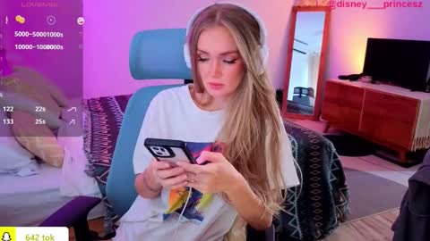 Snapshot of disney__princess chatting on November 14, 3:49 am JASMINE online show from November 14, 3:49 am