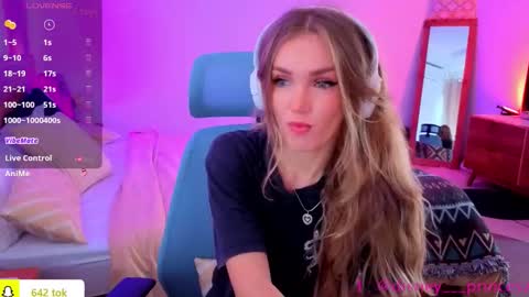 Snapshot of disney__princess chatting on November 28, 3:53 am JASMINE online show from November 28, 3:53 am