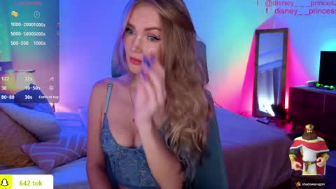 Snapshot of disney__princess chatting on April 4, 12:35 pm JASMINE online show from April 4, 12:35 pm