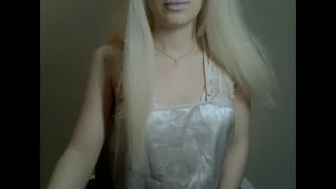 Snapshot of ditamilton chatting on January 18, 7:48 pm DitaMilton online show from January 18, 7:48 pm
