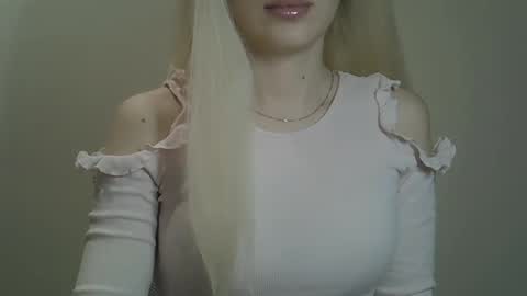 Snapshot of ditamilton chatting on January 31, 1:23 pm DitaMilton online show from January 31, 1:23 pm