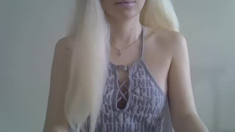Snapshot of ditamilton chatting on February 4, 10:10 am DitaMilton online show from February 4, 10:10 am
