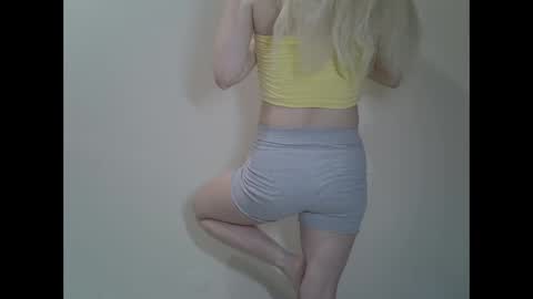 Snapshot of ditamilton chatting on February 25, 8:41 pm DitaMilton online show from February 25, 8:41 pm