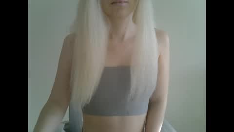 Snapshot of ditamilton chatting on February 28, 12:42 pm DitaMilton online show from February 28, 12:42 pm