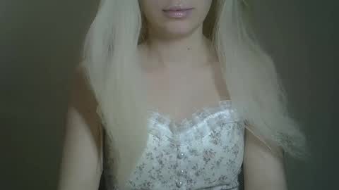 Snapshot of ditamilton chatting on March 3, 4:03 pm DitaMilton online show from March 3, 4:03 pm