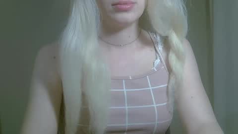Snapshot of ditamilton chatting on September 8, 8:19 pm DitaMilton online show from September 8, 8:19 pm