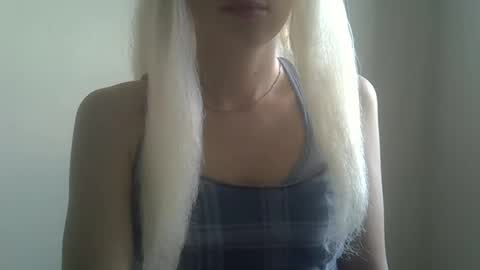 Snapshot of ditamilton chatting on September 11, 3:45 pm DitaMilton online show from September 11, 3:45 pm