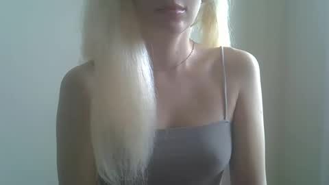 Snapshot of ditamilton chatting on September 12, 9:20 am DitaMilton online show from September 12, 9:20 am
