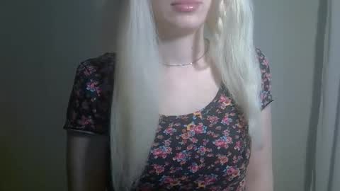 Snapshot of ditamilton chatting on September 16, 1:45 pm DitaMilton online show from September 16, 1:45 pm