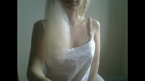 Snapshot of ditamilton chatting on September 17, 11:12 am DitaMilton online show from September 17, 11:12 am