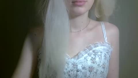 DitaMilton online show from October 25, 1:29 pm