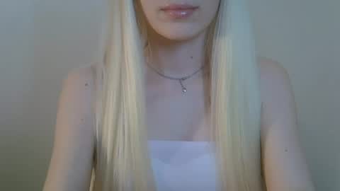 Snapshot of ditamilton chatting on June 25, 6:56 pm DitaMilton online show from June 25, 6:56 pm