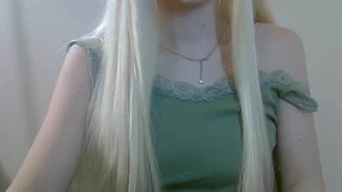 Snapshot of ditamilton chatting on July 23, 9:46 pm DitaMilton online show from July 23, 9:46 pm