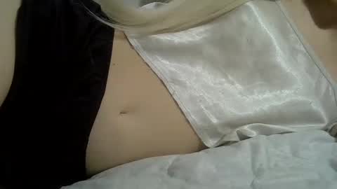 Snapshot of ditamilton chatting on July 27, 9:33 pm DitaMilton online show from July 27, 9:33 pm
