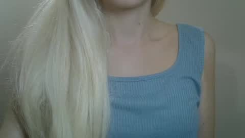 Snapshot of ditamilton chatting on July 28, 6:53 pm DitaMilton online show from July 28, 6:53 pm