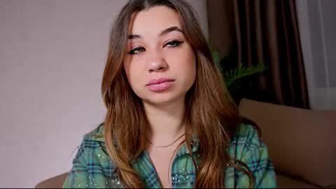 Tia online show from February 23, 8:44 pm