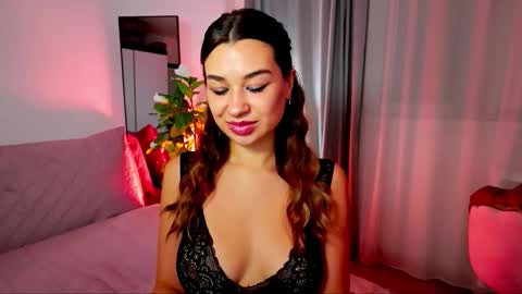 Tia online show from November 7, 10:43 pm