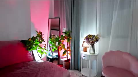 Tia online show from November 19, 9:48 pm