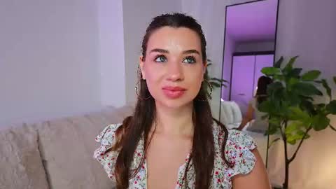Tia online show from July 26, 8:05 pm