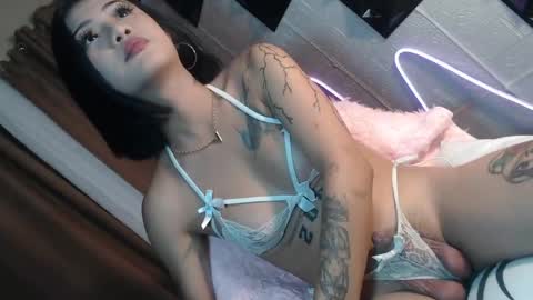 Snapshot of divinaaaaa chatting on April 22, 11:23 am divinaaaaa online show from April 22, 11:23 am