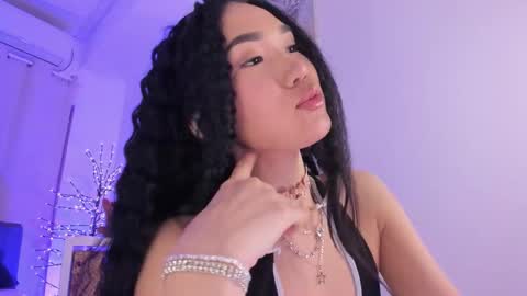 AKITA MEW MEW Follow  online show from February 22, 7:08 am