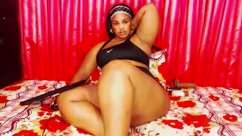 Snapshot of divinebooty93 chatting on March 23, 6:45 pm divinebooty93 online show from March 23, 6:45 pm