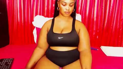 Snapshot of divinebooty93 chatting on April 22, 7:33 am divinebooty93 online show from April 22, 7:33 am