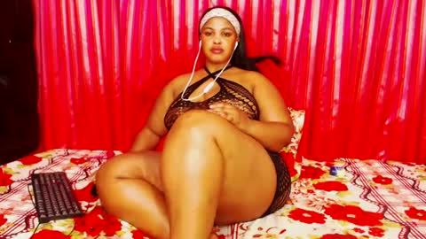 Snapshot of divinebooty93 chatting on June 29, 11:54 am divinebooty93 online show from June 29, 11:54 am