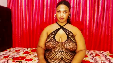 Snapshot of divinebooty93 chatting on July 19, 5:11 am divinebooty93 online show from July 19, 5:11 am