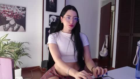 Snapshot of divineisis chatting on February 16, 12:34 pm Hera online show from February 16, 12:34 pm