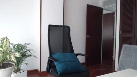 Snapshot of divineisis chatting on February 21, 12:39 pm Hera online show from February 21, 12:39 pm