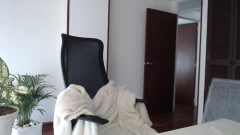 Snapshot of divineisis chatting on February 23, 12:35 pm Hera online show from February 23, 12:35 pm