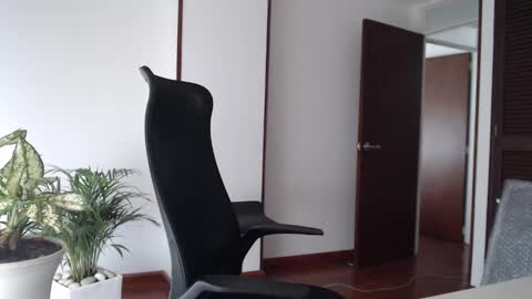 Snapshot of divineisis chatting on February 25, 12:37 pm Hera online show from February 25, 12:37 pm