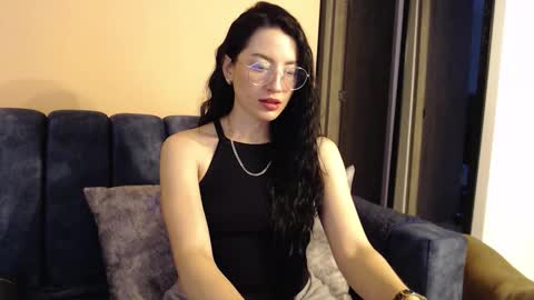 Snapshot of divineisis chatting on March 27, 11:10 am Hera online show from March 27, 11:10 am