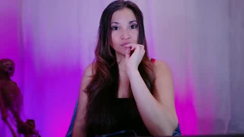 DivineLynn online show from February 3, 1:51 pm